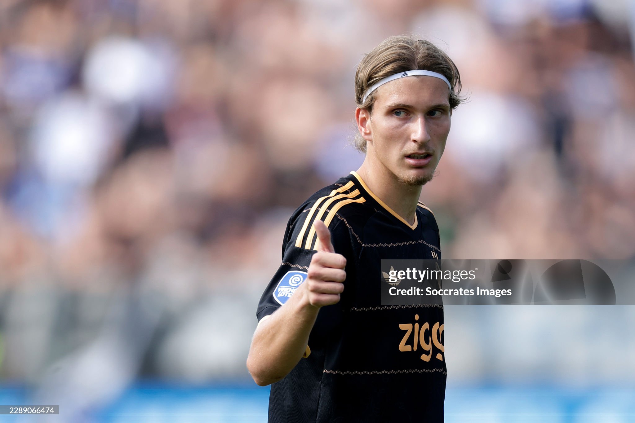 PSG resmi datangkan Mika Godts dari Ajax senilai 55 juta euro